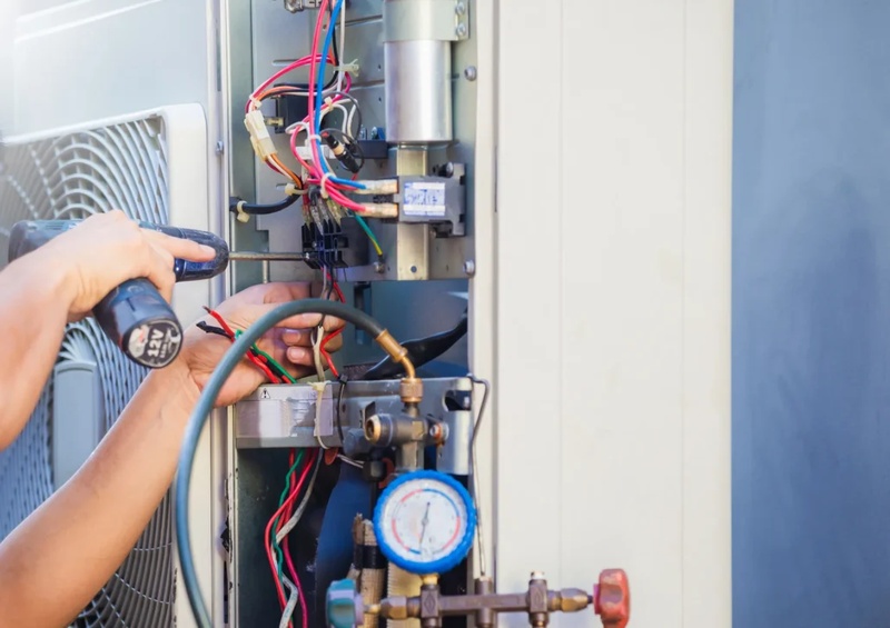 heat pump technician maintenance